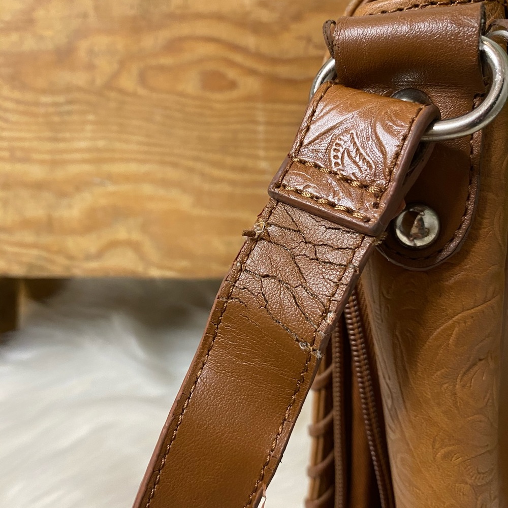 Coldwater Creek Floret Leather Crossbody Purse - Picture 7 of 10